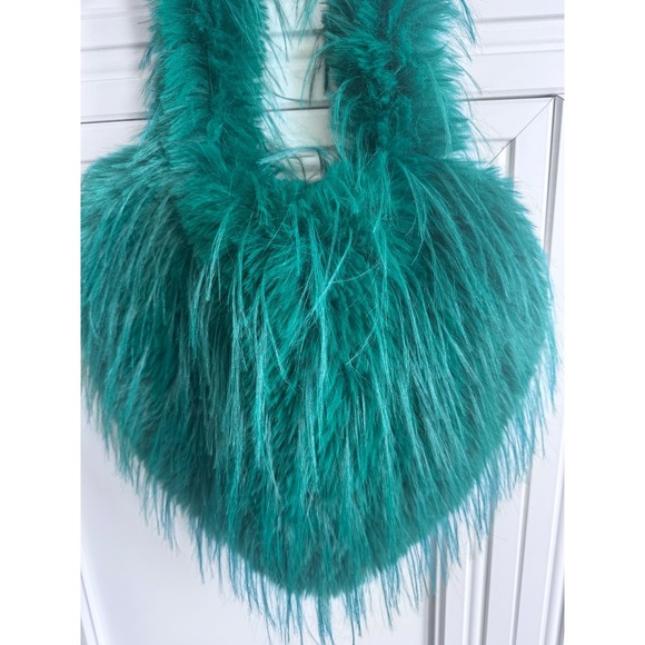 Green Faux Fur Heart Shaped Shoulder Bag - Picture 7 of 7